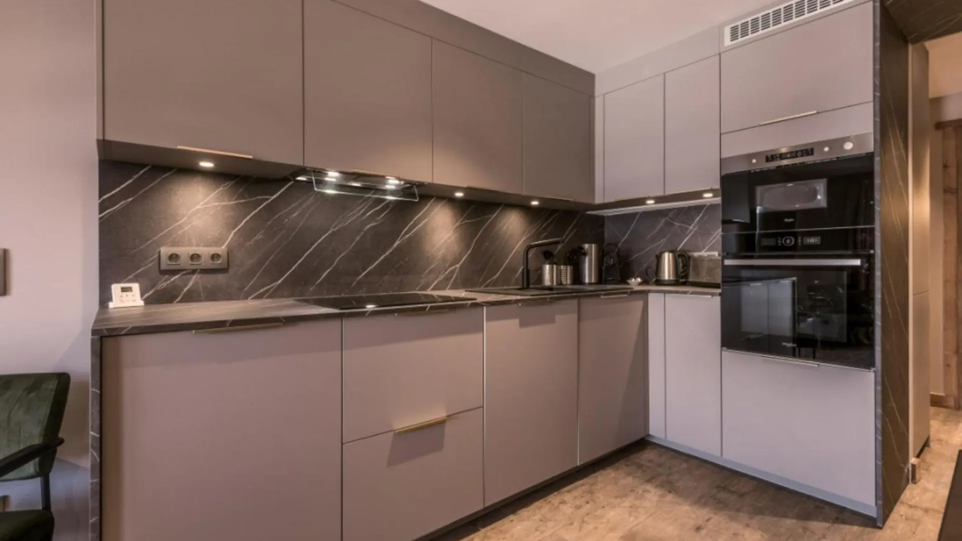 Apartment Chandonnelles I - L4L5 Beautiful Renovated Appartement Mussillon